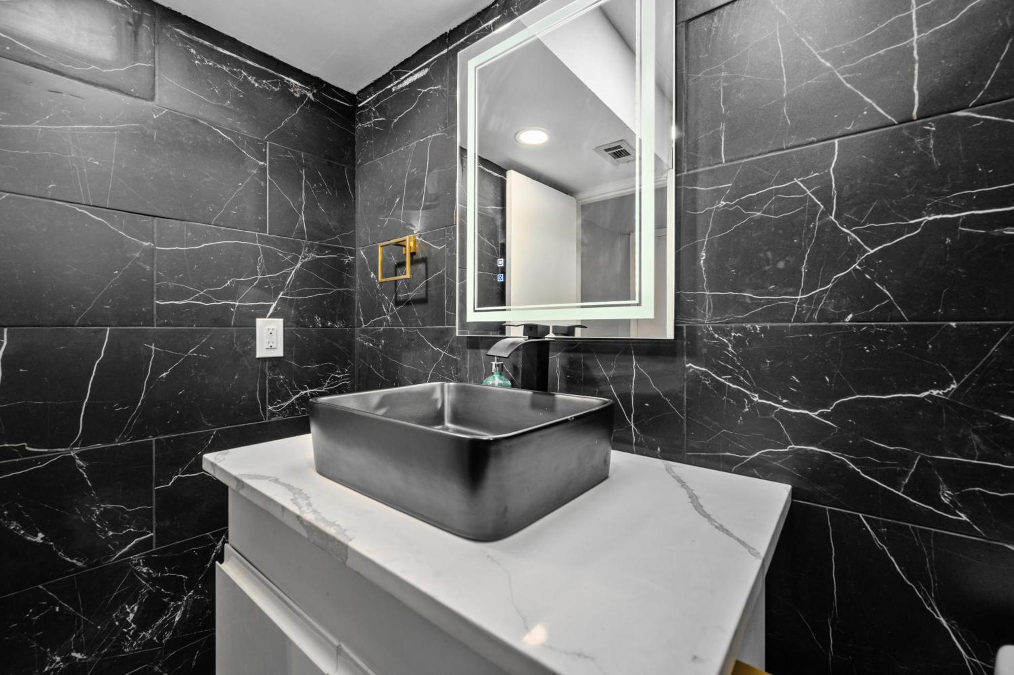 Bright & Airy Apt Close To Everything With Free Park Apartment Houston Ngoại thất bức ảnh